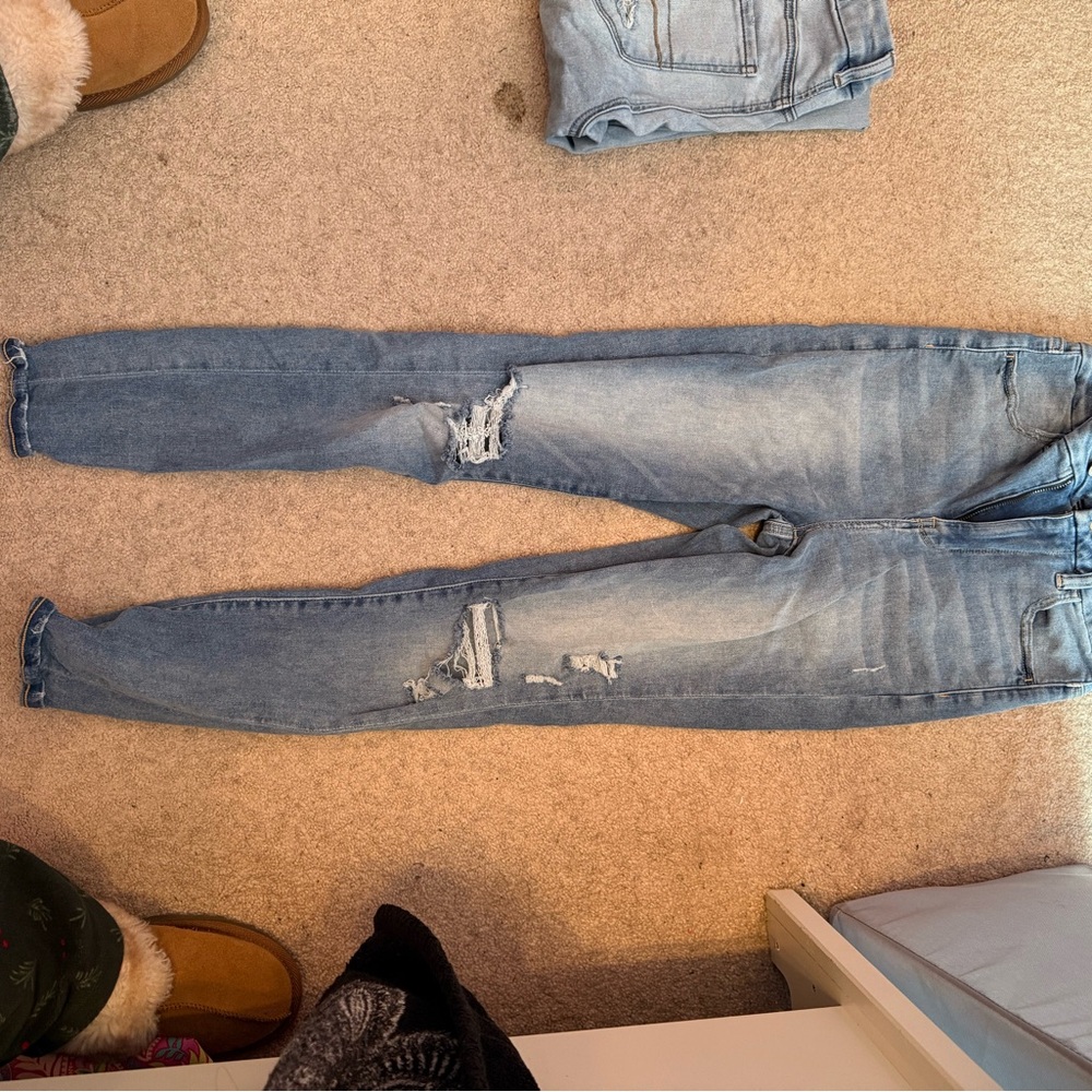 American Eagle Blue Skinny Jeans with Distressed Detailing